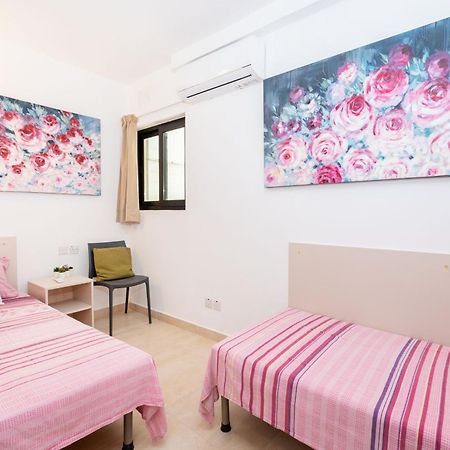 Islet Promenade Seafront Family Apartment With 2 Balconies By Getawaysmalta St. Paul's Bay Bagian luar foto