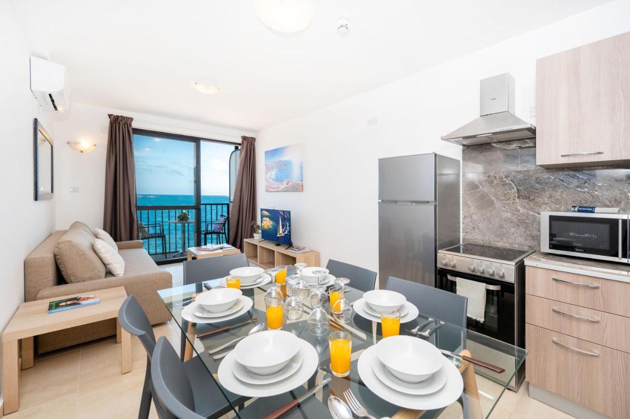 Islet Promenade Seafront Family Apartment With 2 Balconies By Getawaysmalta St. Paul's Bay Bagian luar foto