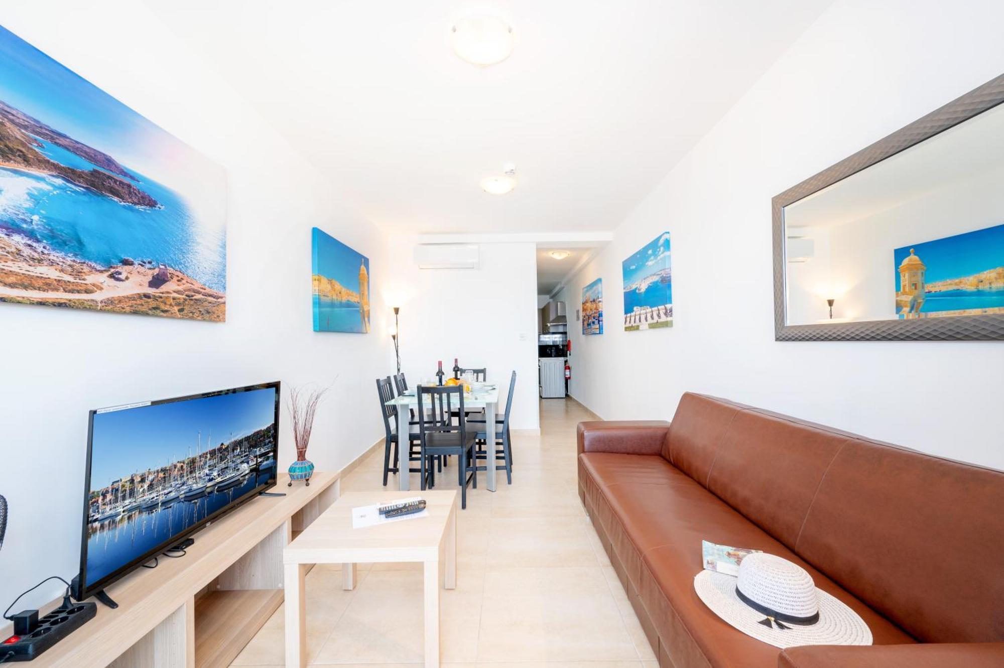 Islet Promenade Seafront Family Apartment With 2 Balconies By Getawaysmalta St. Paul's Bay Bagian luar foto