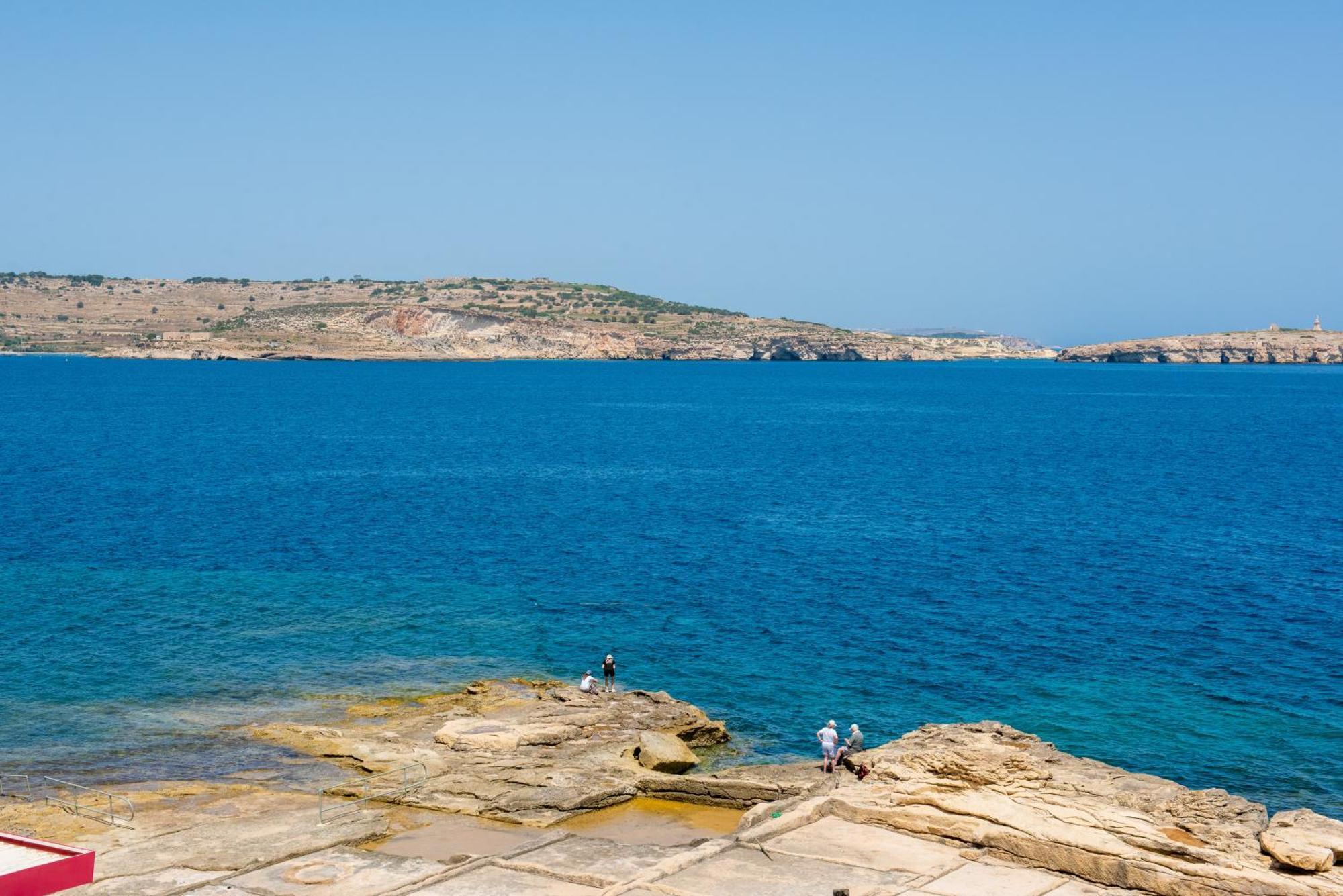 Islet Promenade Seafront Family Apartment With 2 Balconies By Getawaysmalta St. Paul's Bay Bagian luar foto