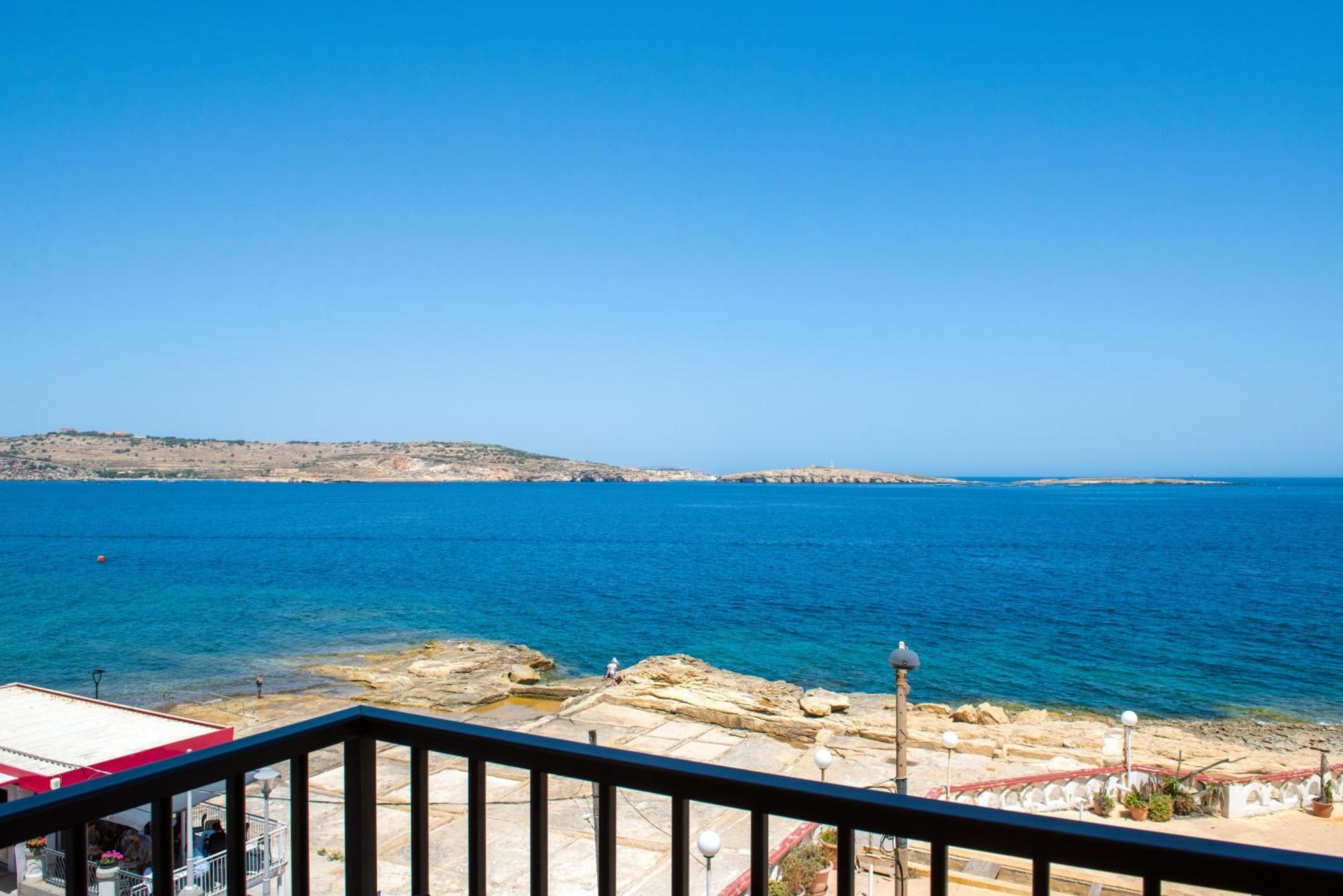 Islet Promenade Seafront Family Apartment With 2 Balconies By Getawaysmalta St. Paul's Bay Bagian luar foto
